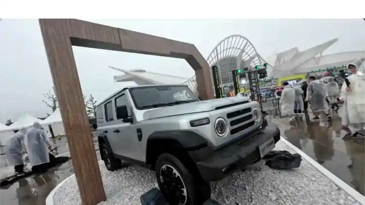 212’s Global Challenge from Dubai: The Chinese Icon That Blends Military Heritage, Tech, and a New Era of Adventure SUVs